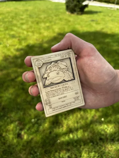 Carte Pokémon Florizarre en bois 3D – photo 2