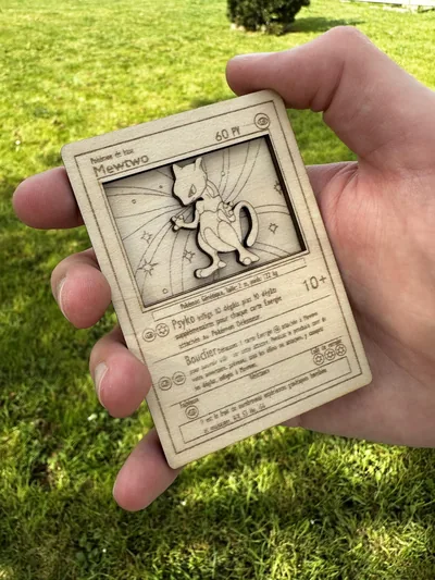 Carte Pokémon Mewtwo en bois 3D – photo 2