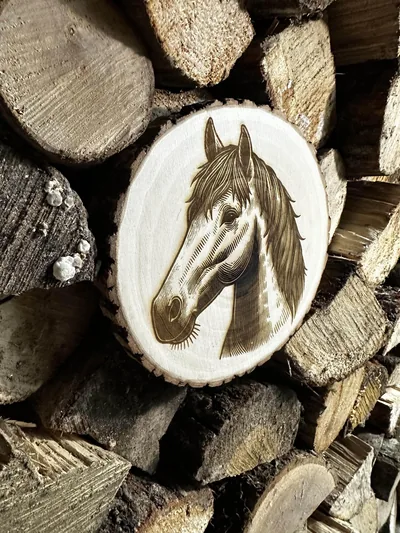 Dessous de plat Cheval en bois gravé – photo 1