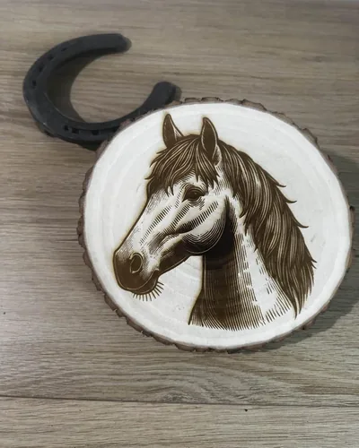 Dessous de plat Cheval en bois gravé – photo 3