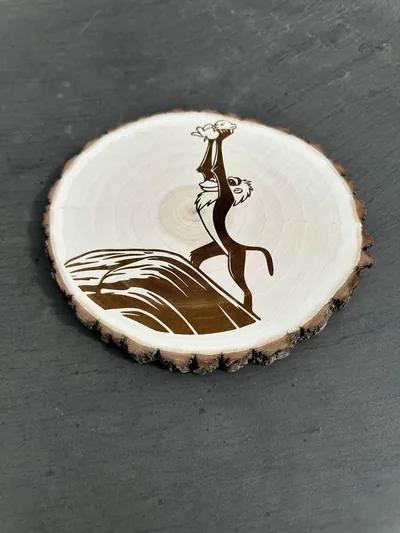 Dessous de plat Le Roi Lion en bois gravé – photo 4